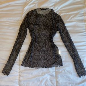 Vintage Cop Copine swirly mesh top. 
Featuring cute little ruffle detailing.